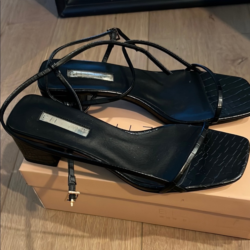 Billini Elegant Black Strappy Sandals